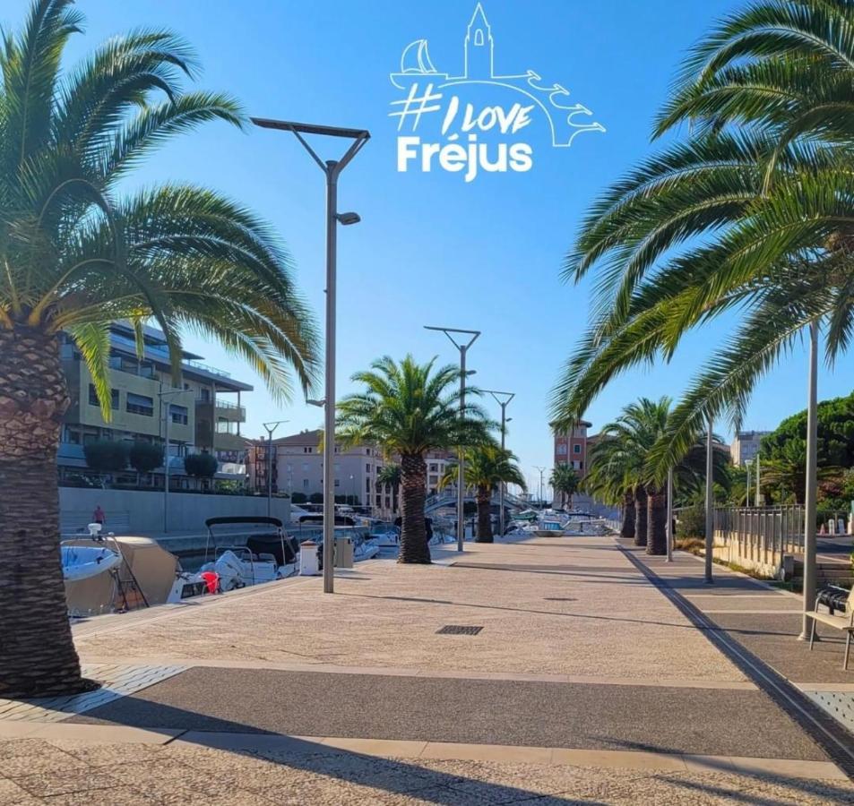 T2/T3 Duplex A Port Frejus Proche De La Mer Apartment Exterior photo